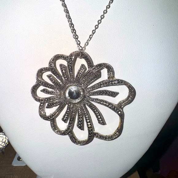 Vintage Large silver rhinestone open flower pendant necklace 22” - Picture 9 of 10